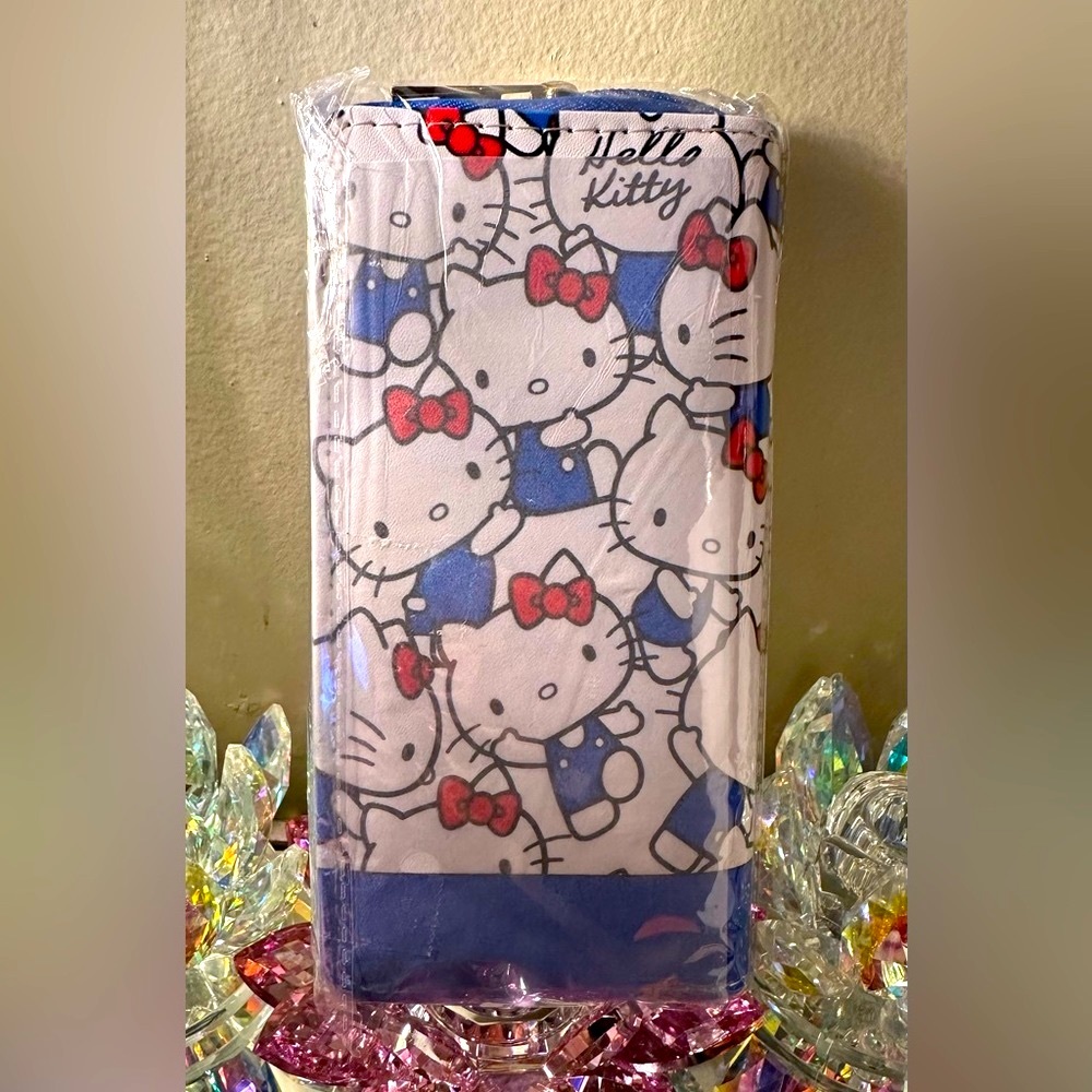 Hello Kitty Zipper Wallet - Picture 1 of 5